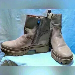 Lucky Brand Eabile Light Brown Leather Chelsea Chunky Lug Ankle Boots